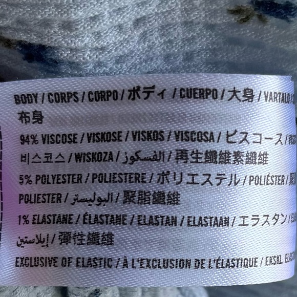 •Hollister• Floral V-Neck Soft Knit Top - Size Large - Picture 6 of 8